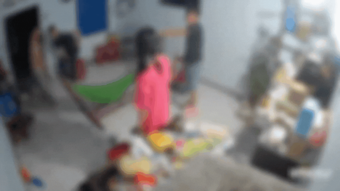 "Ừ thì 2 tiếng gia đình": Cô gái đăng clip bị 2 anh trai đánh dã man trước mặt mẹ khiến cộng đồng mạng xót xa- Ảnh 3.