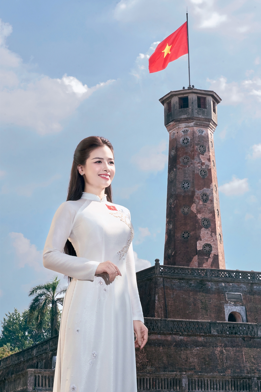 Dương Hoàng Yến hát Tổ Quốc Trong Ánh Mặt Trời tri ân thế hệ đi trước- Ảnh 1.