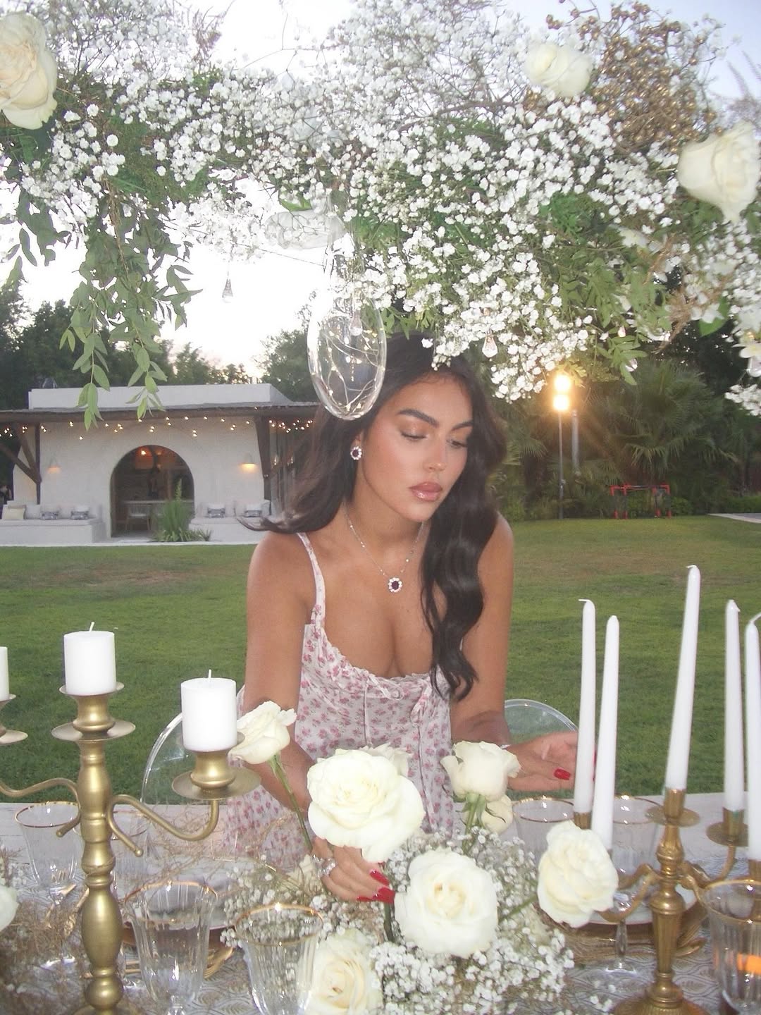 Vợ sắp cưới của Ronaldo - Georgina Rodriguez visual cực đỉnh, body đồng hồ cát diện bikini mới 