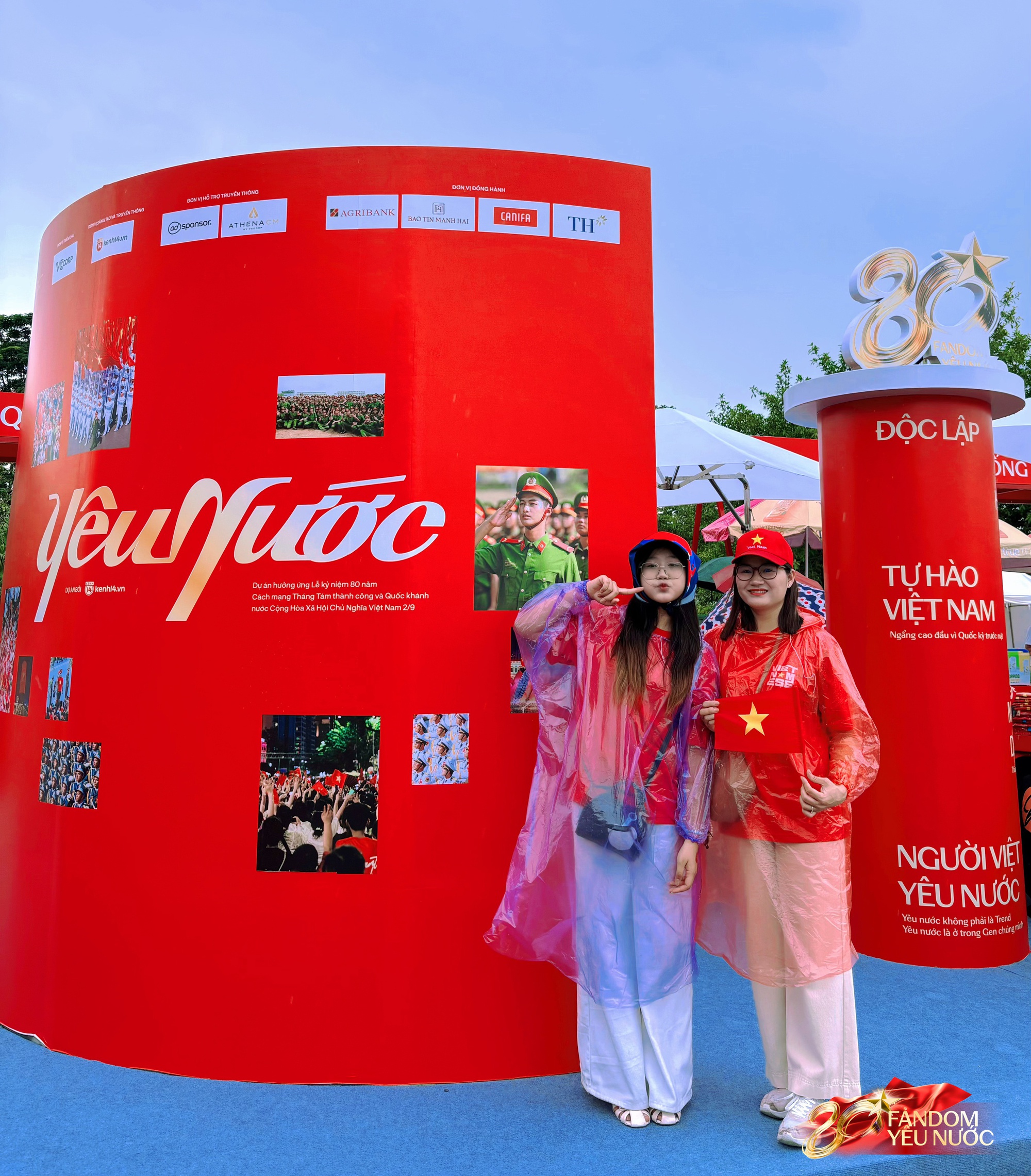 Booth Fandom Yêu Nước “mở bát” quá xôm: 2500 người chụp ảnh tại photobooth, hơn 1000 item Yêu Nước được trao tay- Ảnh 16.