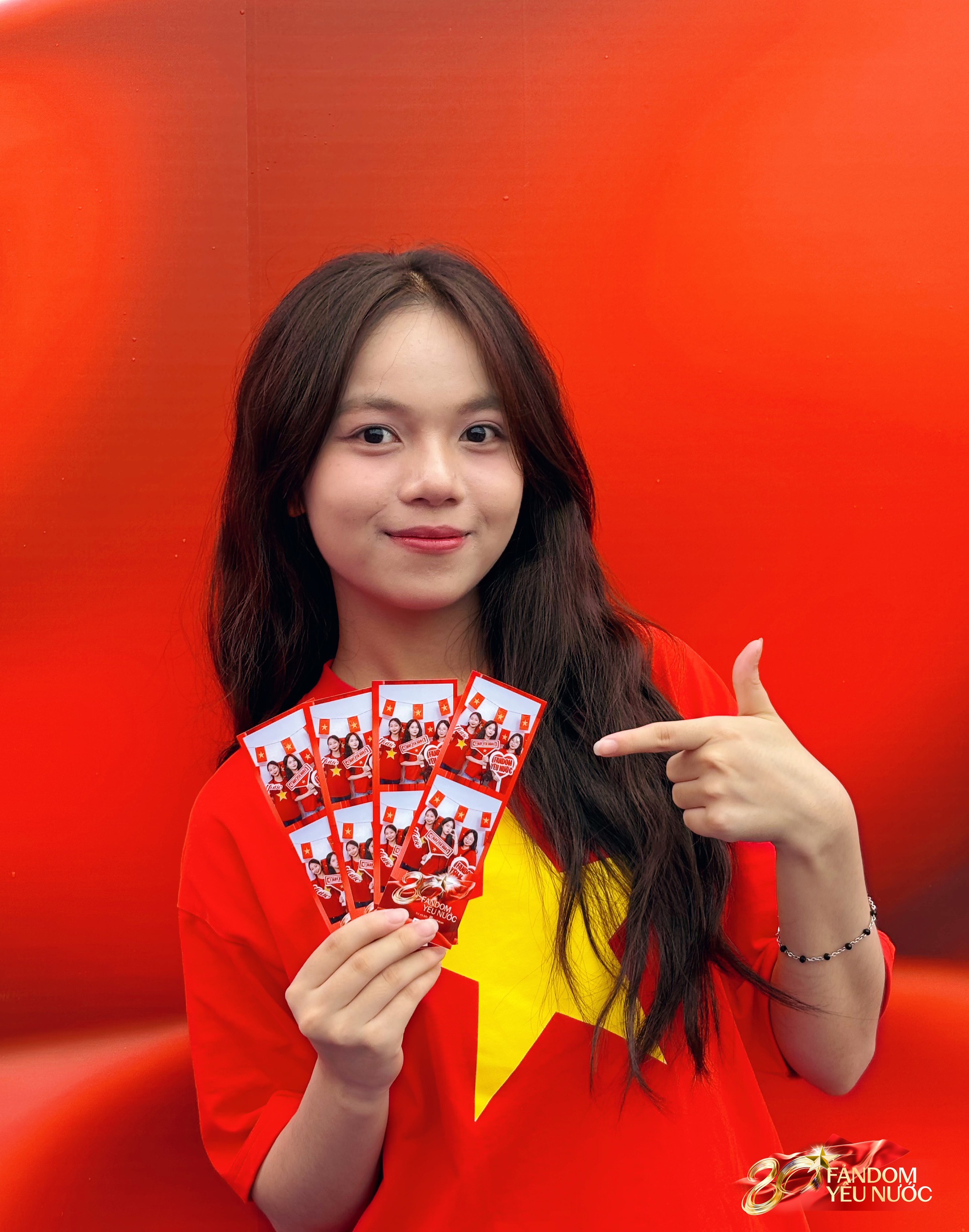 Booth Fandom Yêu Nước “mở bát” quá xôm: 2500 người chụp ảnh tại photobooth, hơn 1000 item Yêu Nước được trao tay- Ảnh 12.