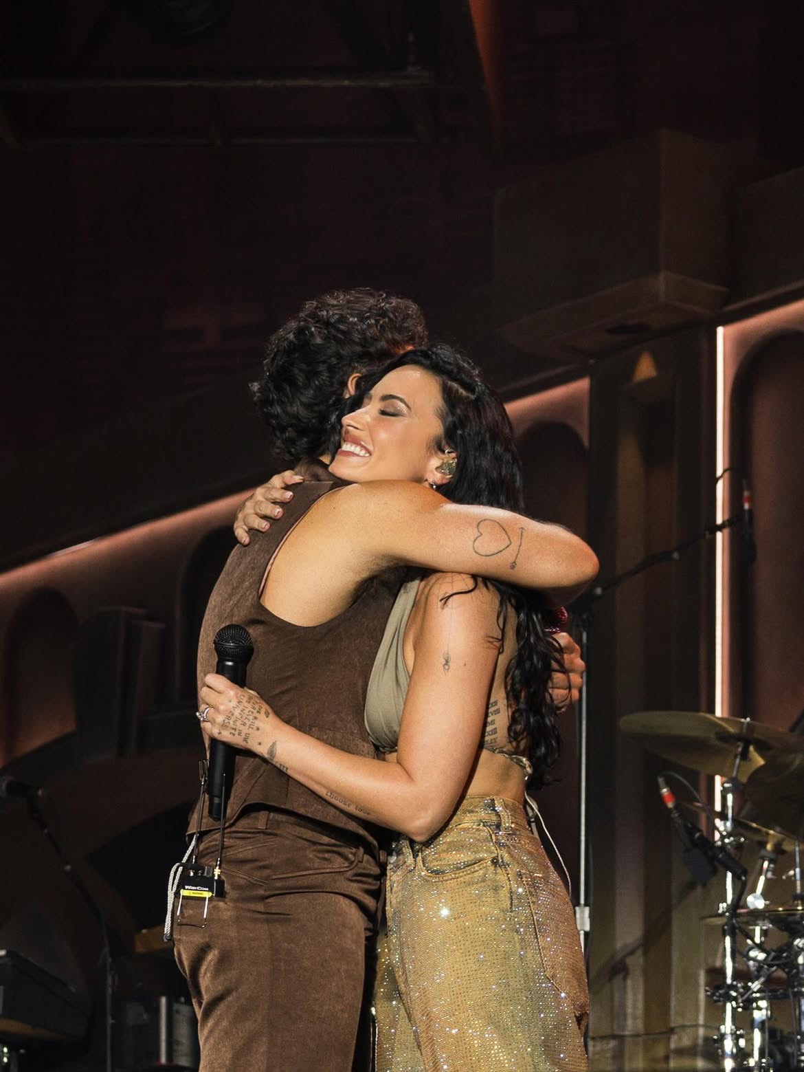 Joe Jonas và Demi Lovato tái hợp trên sân khấu sau 15 năm khiến MXH bùng nổ, Selena Gomez bị kêu gọi nhiều nhất!- Ảnh 5.