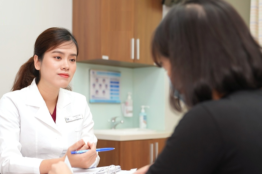 Kết hôn muộn, người phụ nữ gian nan trên hành trình "tìm con"- Ảnh 1.