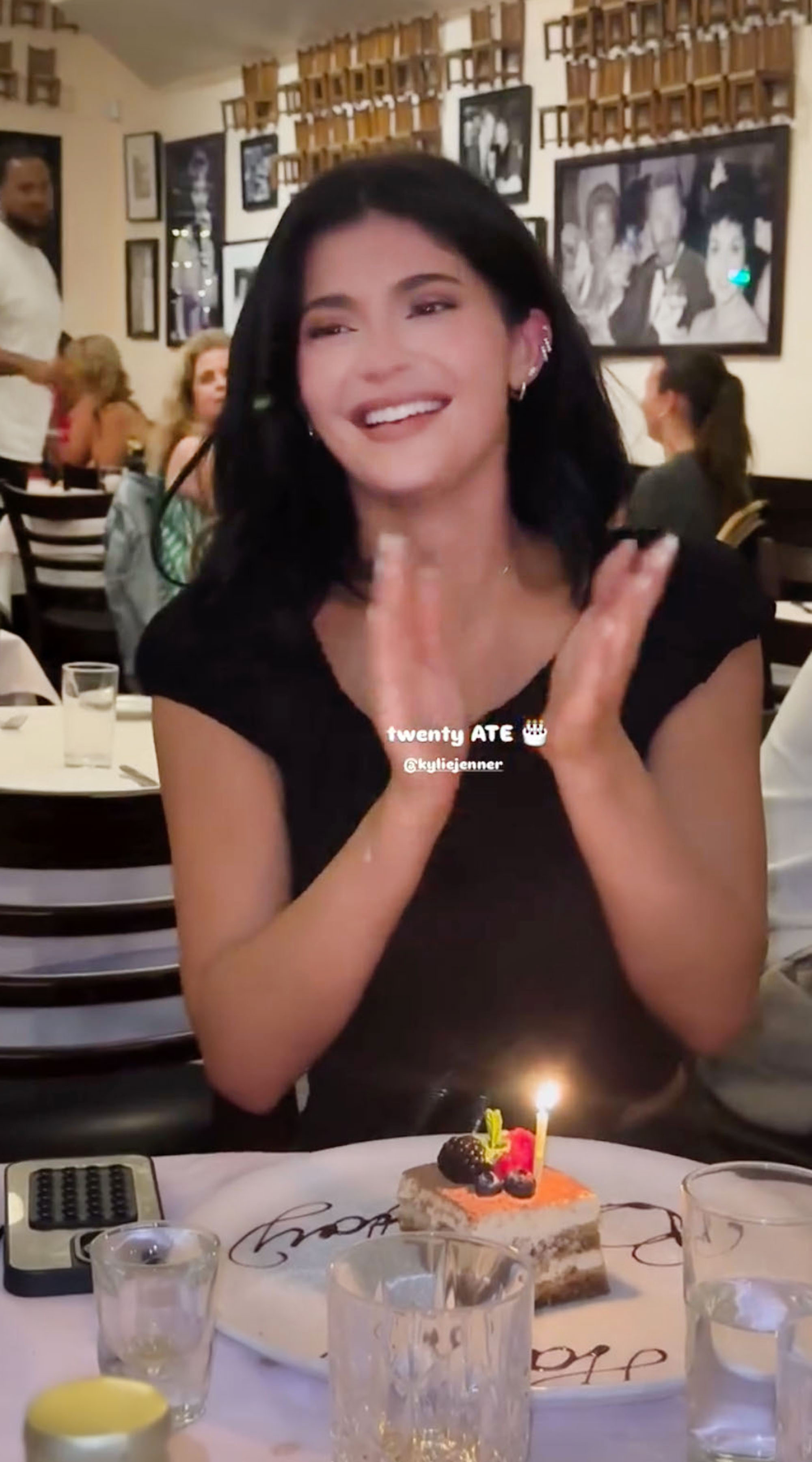 Kylie Jenner tưng bừng giữa tiệc sinh nhật, Timothée Chalamet ở đâu trong lúc rộ tin bị bạn gái chia tay?- Ảnh 1.