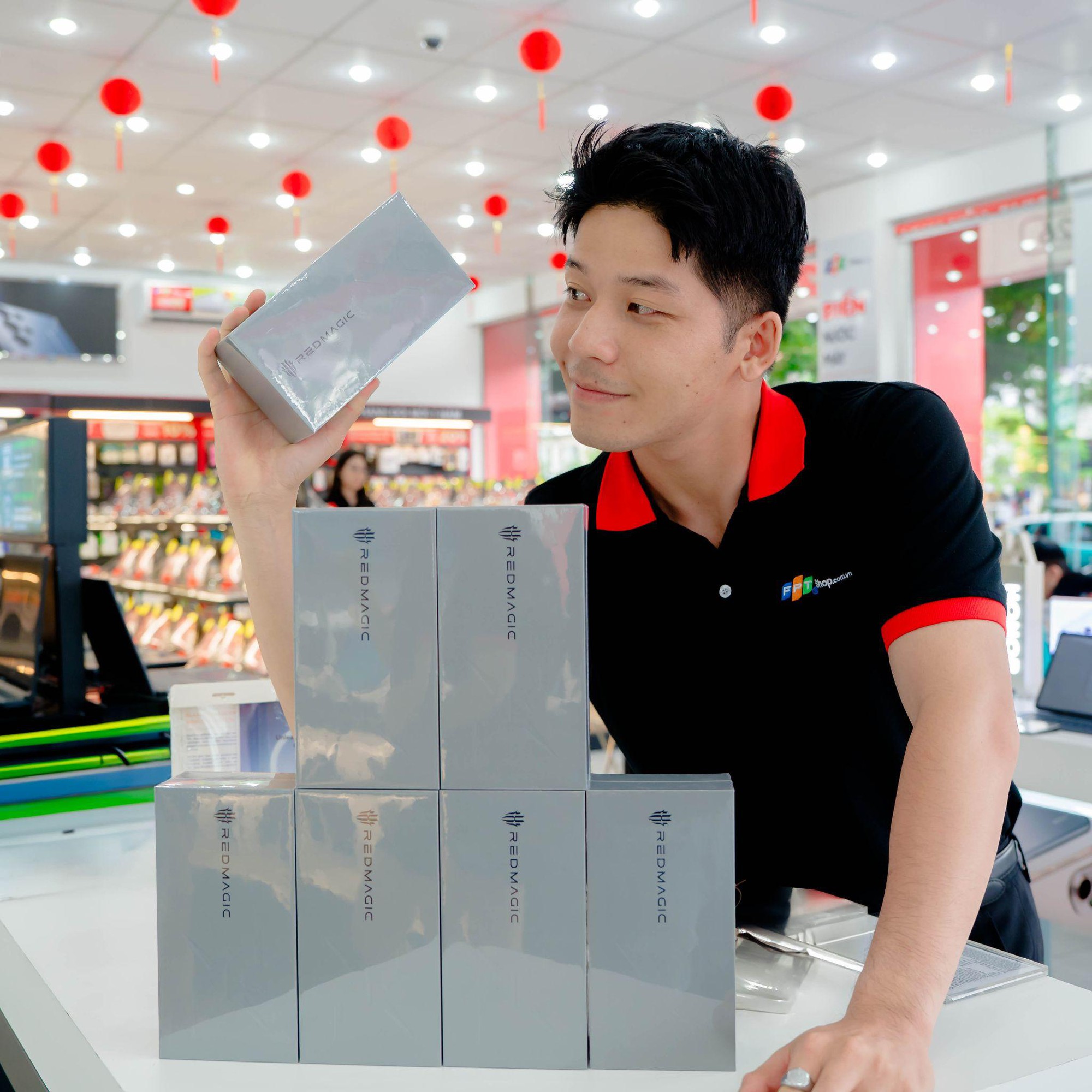 Giảm đến 4.000.000 đồng khi mua Gaming Phone REDMAGIC 10S Pro tại FPT Shop- Ảnh 1.