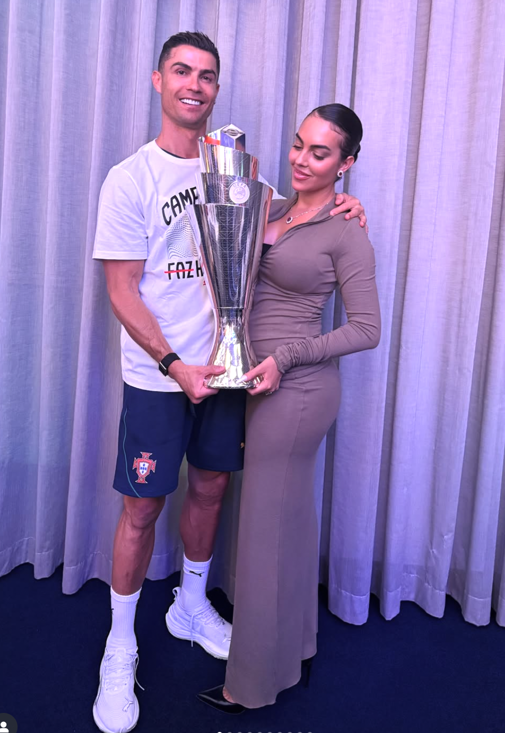 Vợ sắp cưới của Ronaldo - Georgina Rodriguez visual cực đỉnh, body đồng hồ cát diện bikini mới 