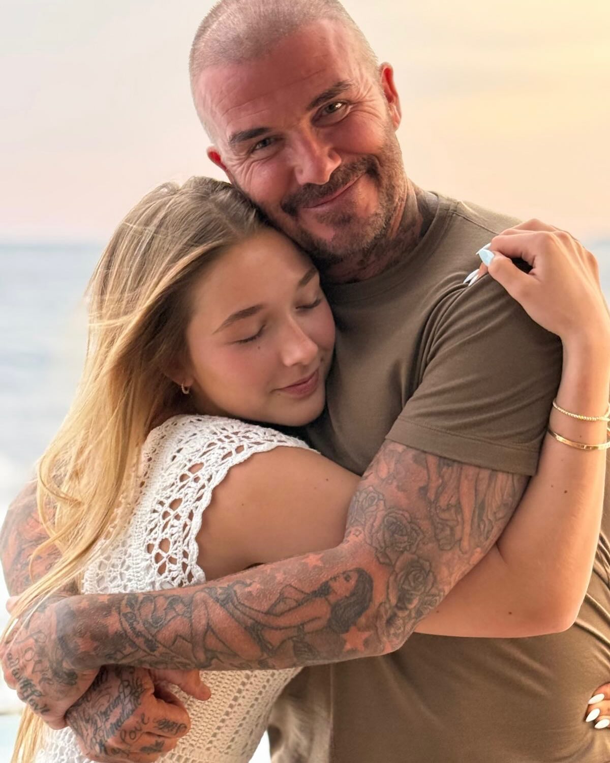 Vợ chồng con cả nhà Beckham tung loạt ảnh nét căng như 
