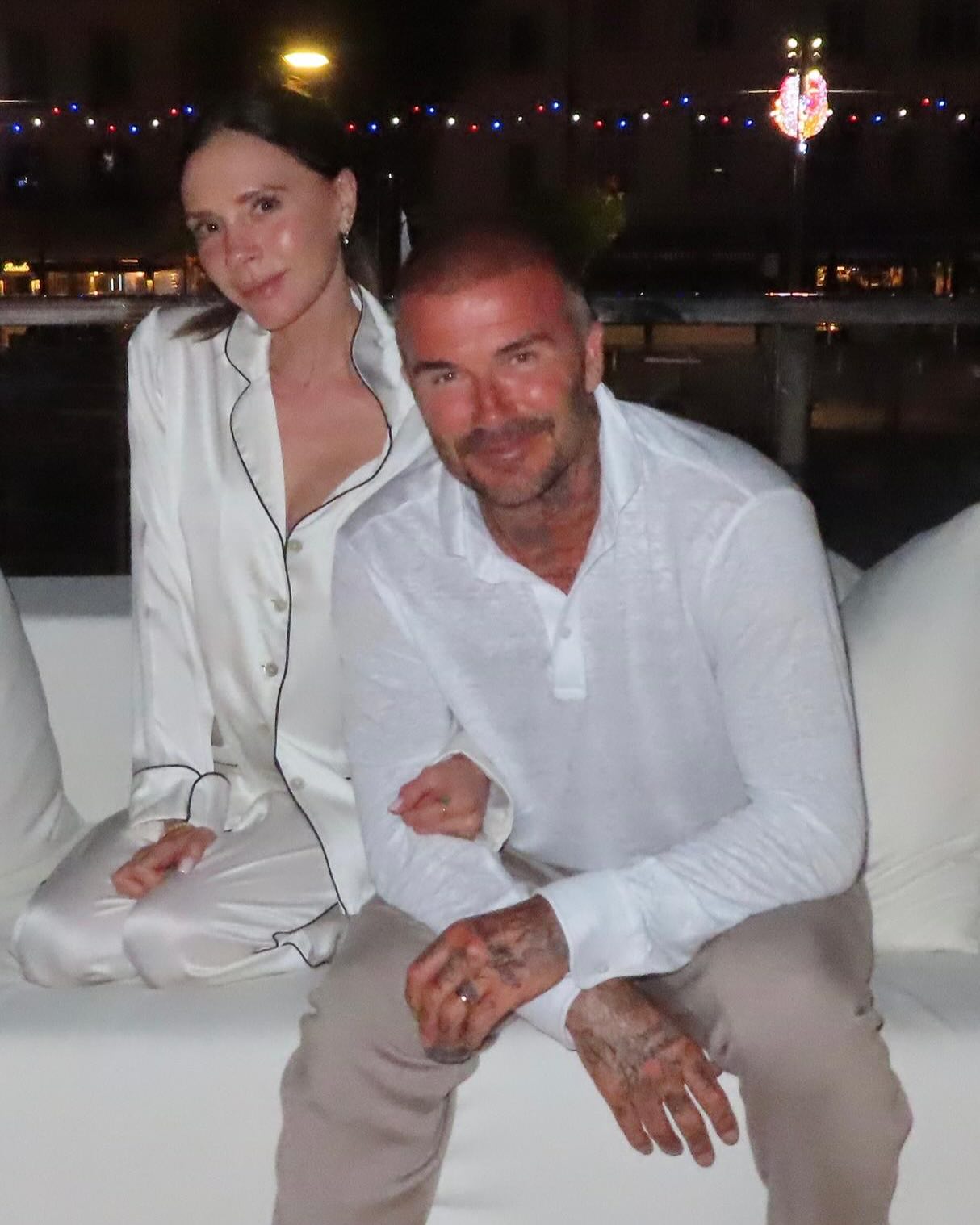 Vợ chồng con cả nhà Beckham tung loạt ảnh nét căng như 