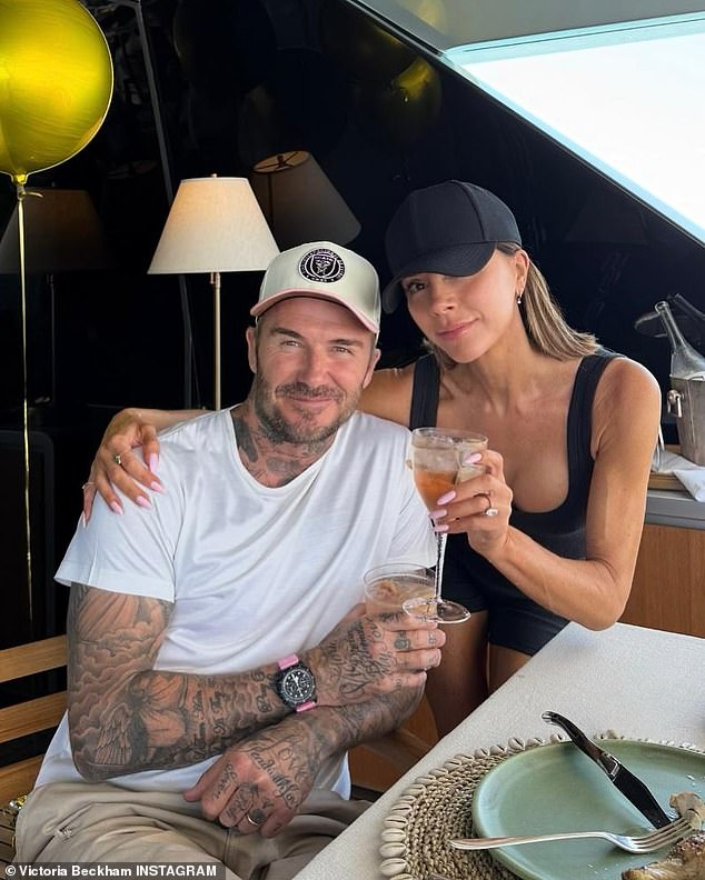 Cậu cả nhà Beckham quay lưng với hội bạn thân, vòng quan hệ mới toàn nhà vợ, phía David - Victoria không giận mà lo- Ảnh 6.