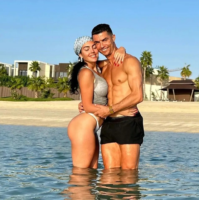 Tình yêu cổ tích của Ronaldo và Georgina: 