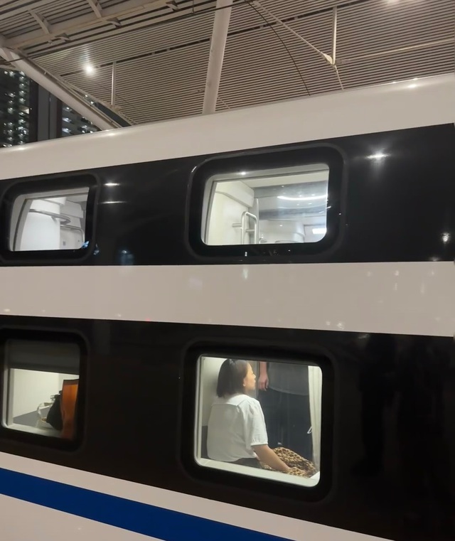 Chuyến tàu 2 tầng đi đêm, chạy 250km/giờ, du khách nhận xét: Như khách sạn di động- Ảnh 8.