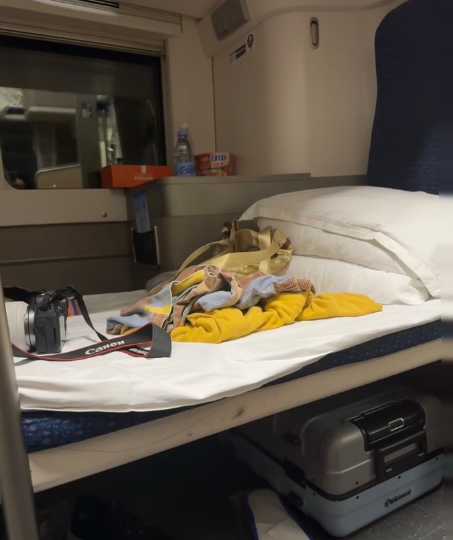 Chuyến tàu 2 tầng đi đêm, chạy 250km/giờ, du khách nhận xét: Như khách sạn di động- Ảnh 7.