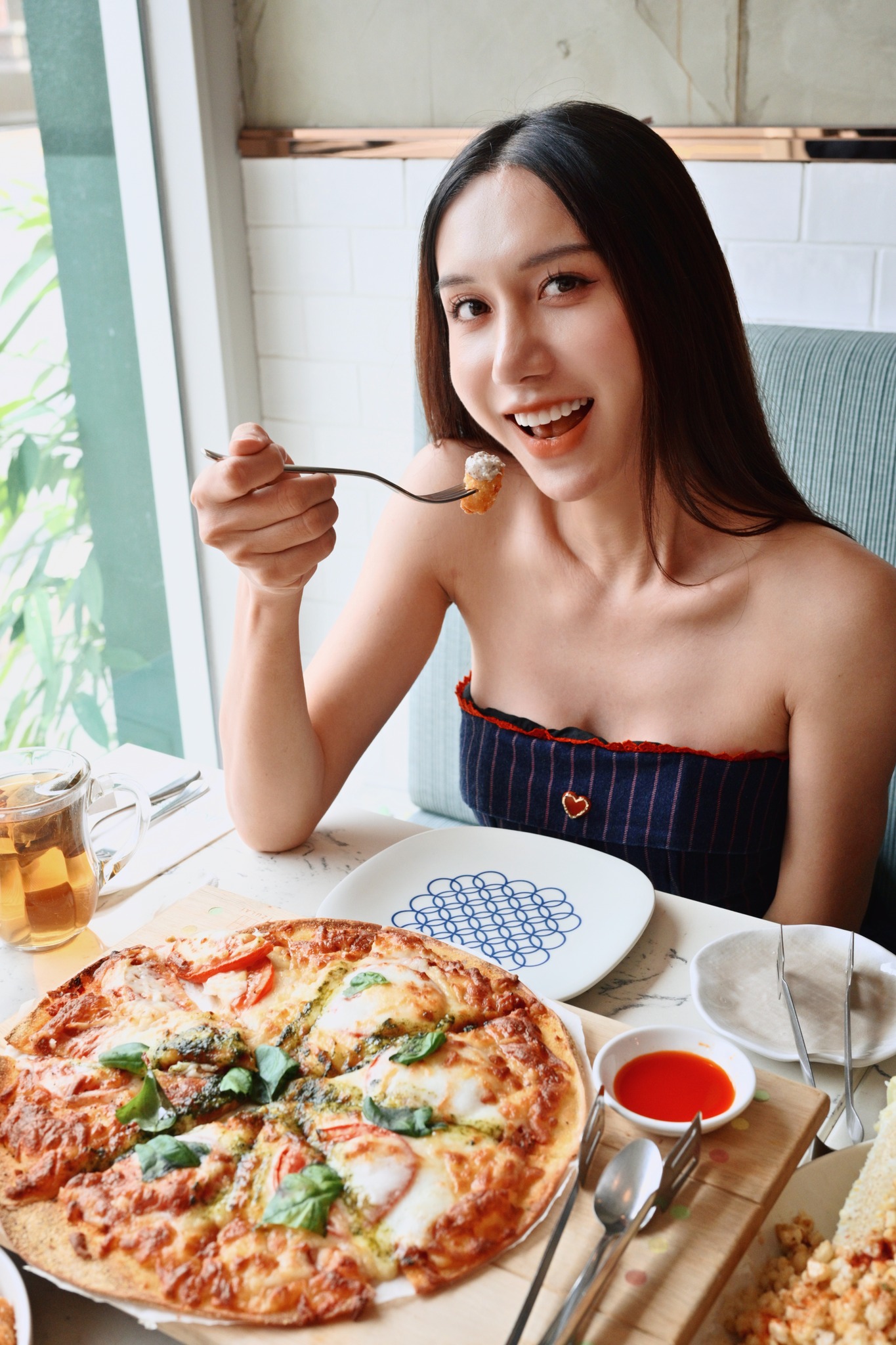 Nam ca sĩ trải qua 8 ca phẫu thuật để thành 