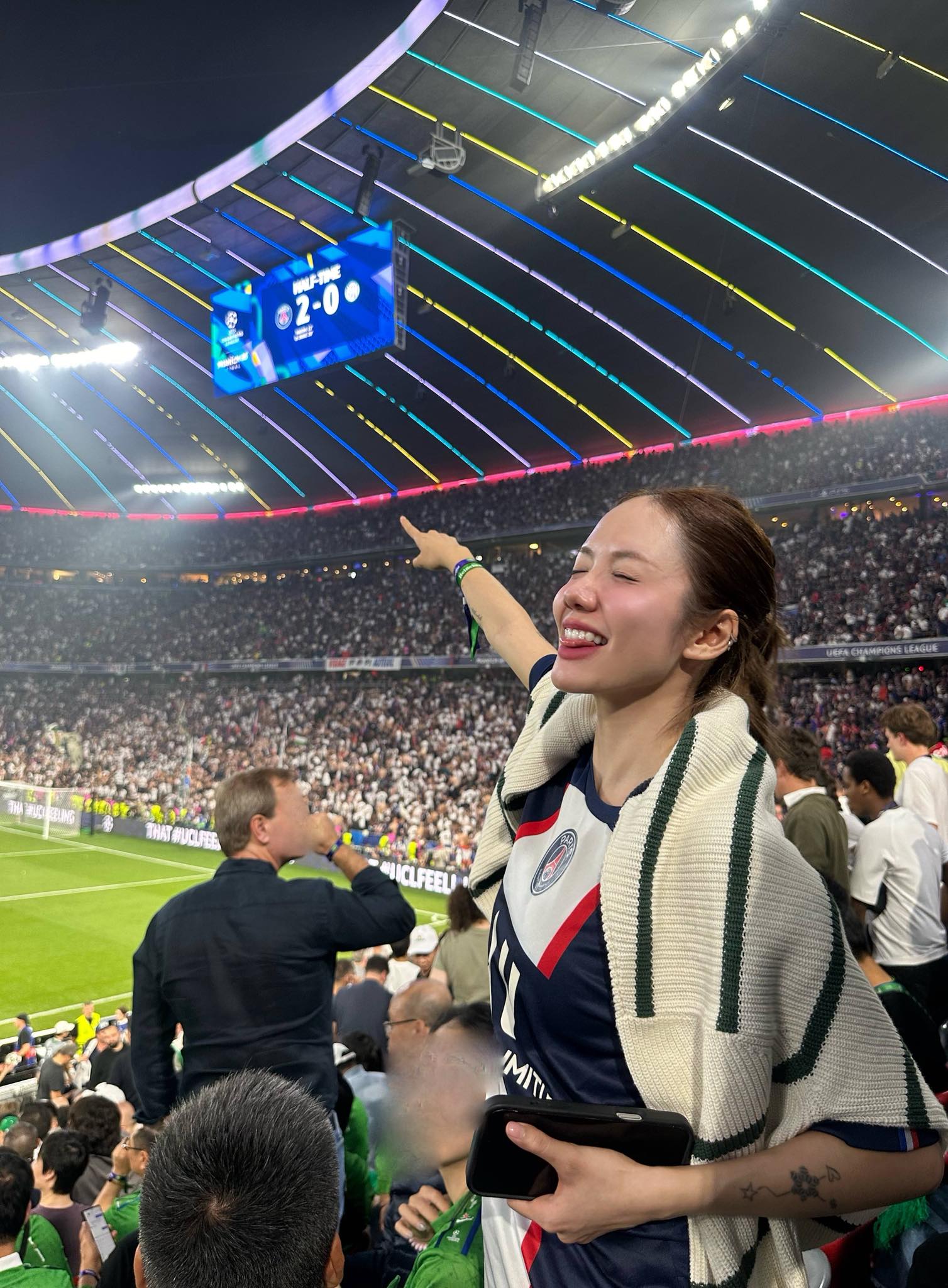 Em xinh Phương Ly khoe body nóng bỏng trên sân khấu, vào sân pickleball lại thành Em xinh Phương Ly khoe body nóng bỏng trên sân khấu, vào sân pickleball lại thành