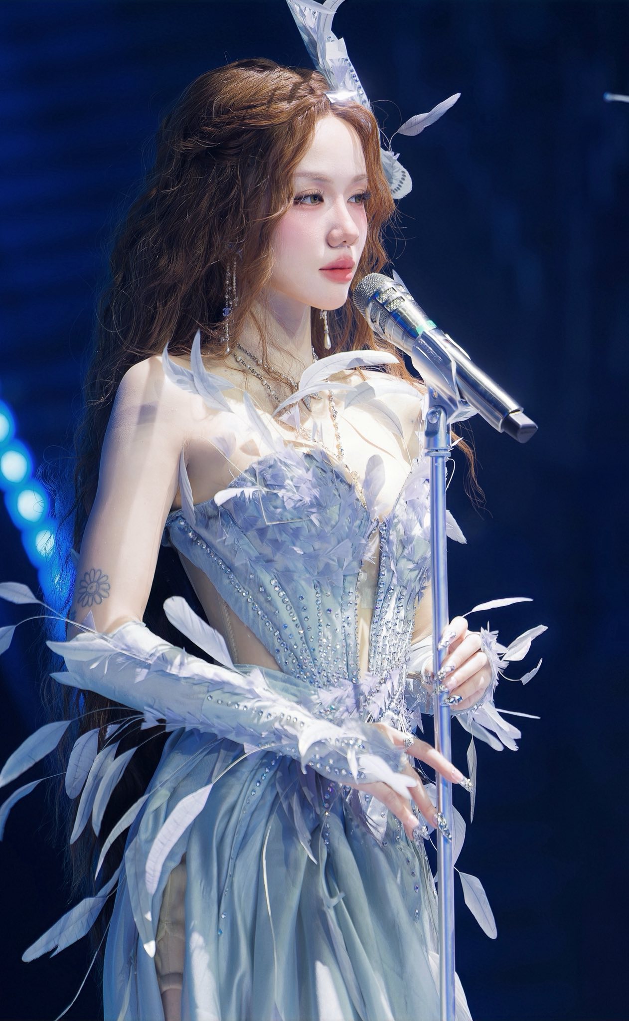 Em xinh Phương Ly khoe body nóng bỏng trên sân khấu, vào sân pickleball lại thành Em xinh Phương Ly khoe body nóng bỏng trên sân khấu, vào sân pickleball lại thành