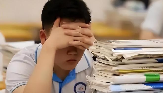 Nam sinh đỗ ĐH điểm cao nhưng chưa từng nhận được giấy báo trúng tuyển, 7 năm sau bất ngờ được nhà trường thông báo: "Em đã có bằng tốt nghiệp ở đây"- Ảnh 1.
