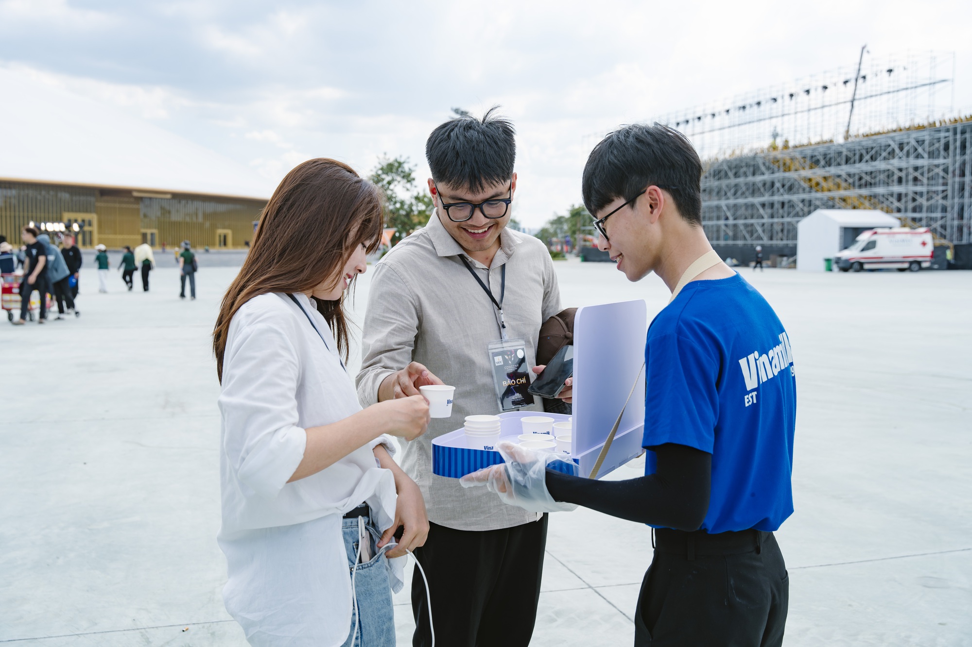 Không gian check-in cực chất của Vinamilk tại VConcert và Vfest cuối tuần qua- Ảnh 2.