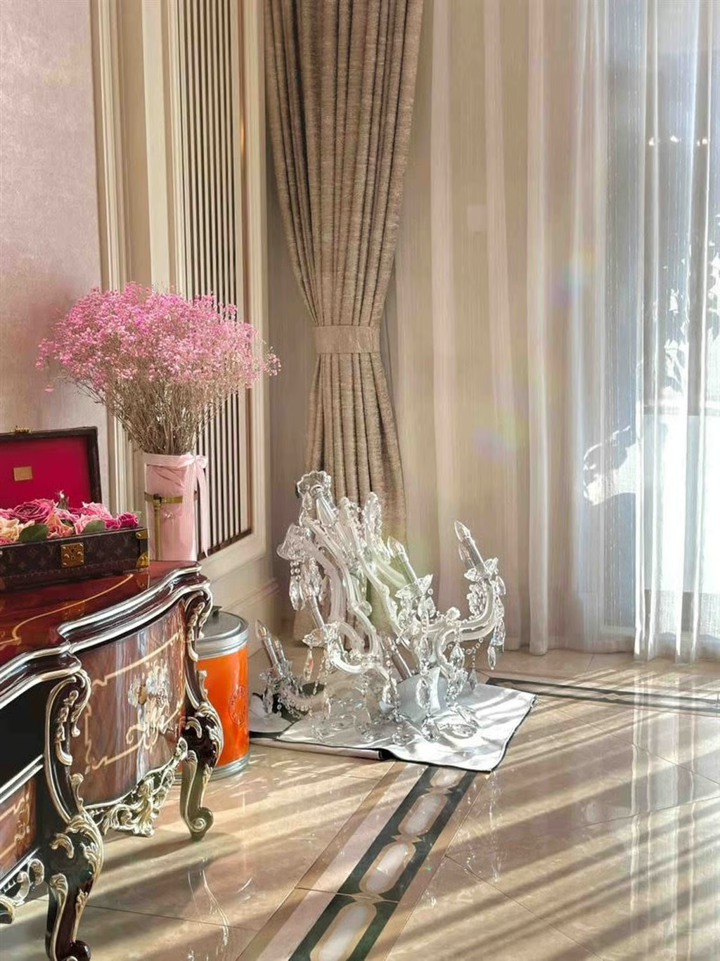 Không được cho chơi Labubu, bé trai đập phá hơn 1,3 tỷ đồng: Phản ứng của bố mẹ càng gây phẫn nộ- Ảnh 2.