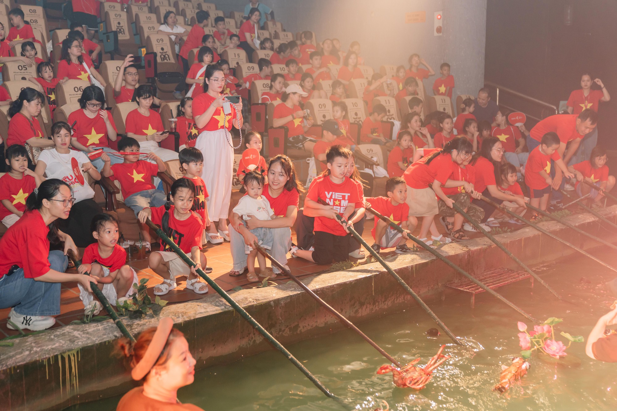 Kid Tour “Yêu nước từ trong nôi”: Hành trang tuổi thơ chạm vào lịch sử, ôm trọn văn hóa, hòa cùng hiện đại- Ảnh 1.