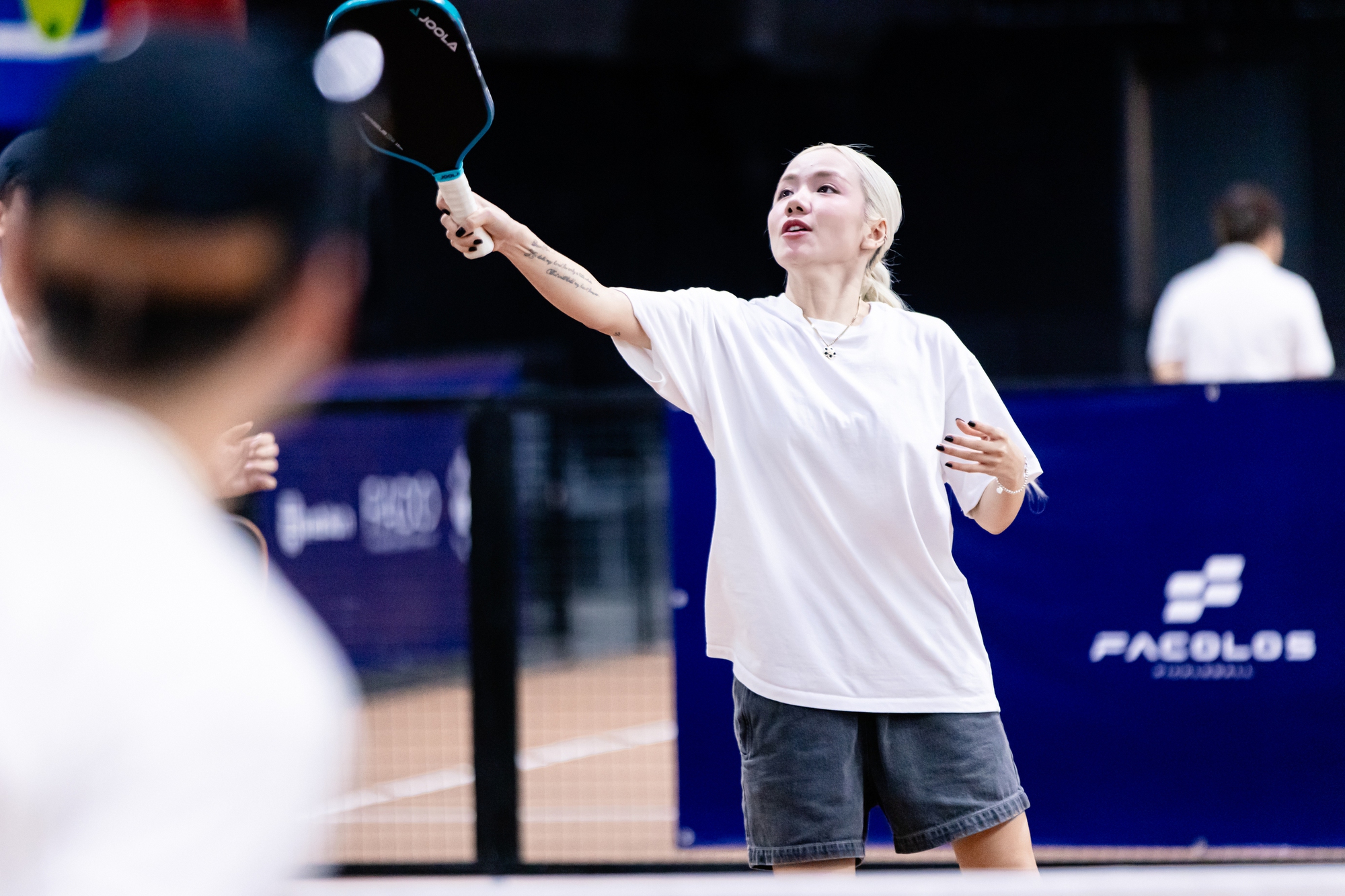 Em xinh Phương Ly khoe body nóng bỏng trên sân khấu, vào sân pickleball lại thành Em xinh Phương Ly khoe body nóng bỏng trên sân khấu, vào sân pickleball lại thành