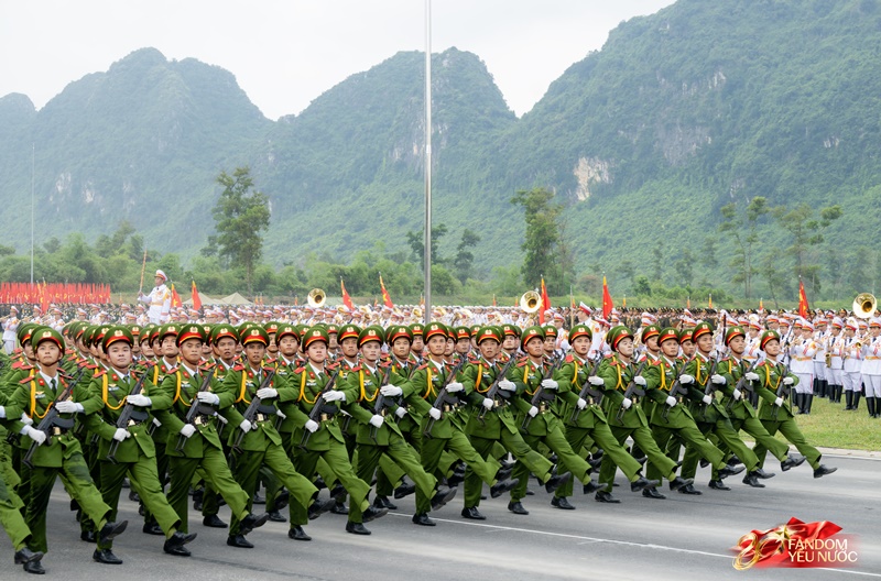 Oai phong dàn phương tiện đặc chủng chống khủng bố lần đầu hợp luyện diễu binh- Ảnh 11.