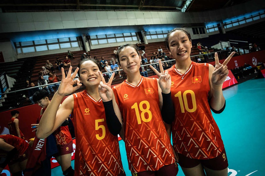 Tuyển b&oacute;ng chuyền nữ U21 Việt Nam kh&ocirc;ng chịu khuất phục sau &aacute;n phạt, thắng thuyết phục đội 8 lần v&ocirc; địch ch&acirc;u Phi- Ảnh 2.
