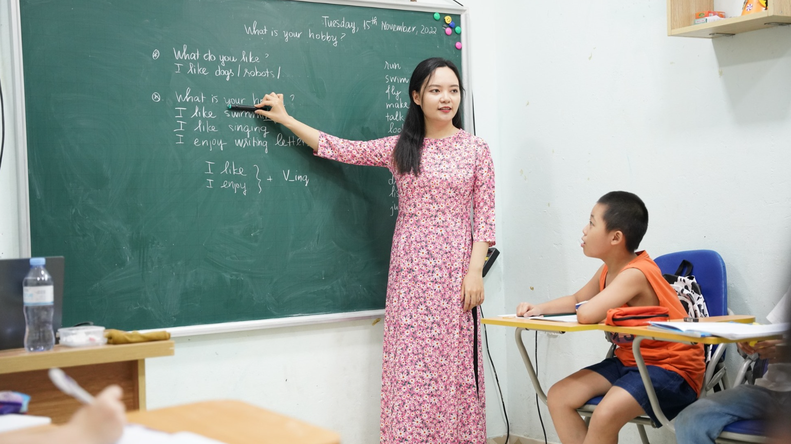 Giáo viên THCS hỏi cách xác định giờ dạy thêm và mức lương dạy thêm giờ, Bộ Giáo dục và Đào tạo trả lời- Ảnh 1.