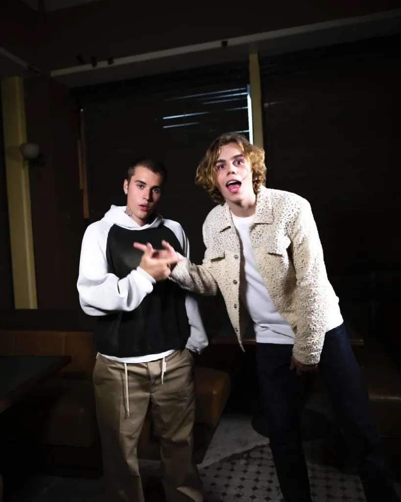 “Hoàng tử bé” sắp về Việt Nam khuấy đảo 8WONDER: Chủ nhân hit tỷ view với Justin Bieber, cùng em út BTS gây sốt- Ảnh 3.