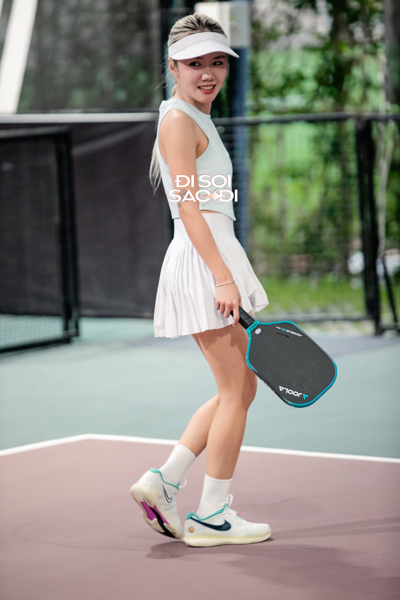 Em xinh Phương Ly khoe body nóng bỏng trên sân khấu, vào sân pickleball lại thành Em xinh Phương Ly khoe body nóng bỏng trên sân khấu, vào sân pickleball lại thành