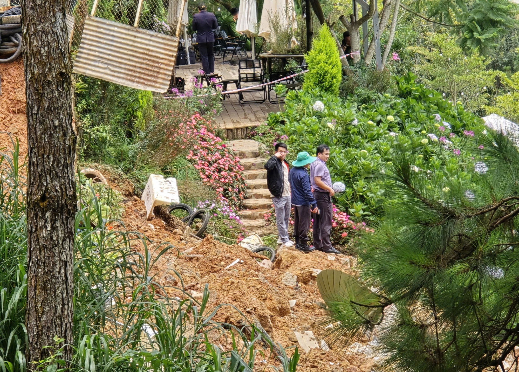 Thông tin mới vụ sạt lở quán cà phê Tây Hồ khiến 2 người chết ở Đà Lạt- Ảnh 2.