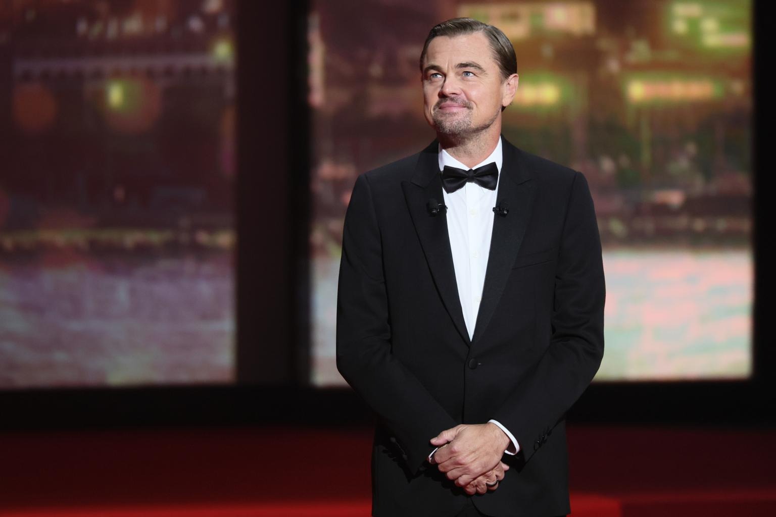 Leonardo DiCaprio bị cảnh sát chặn lại khám xét trên đường tiệc tùng- Ảnh 5. Leonardo DiCaprio bị cảnh sát chặn lại khám xét trên đường tiệc tùng- Ảnh 5.