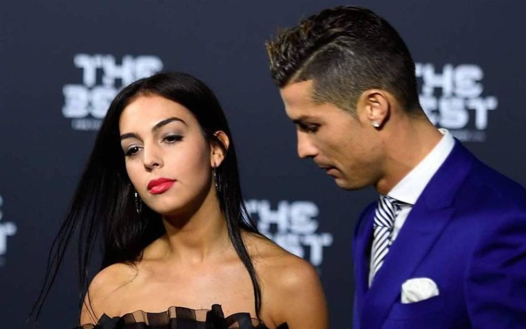 Georgina đòi mua túi xách hàng hiệu liền bị Ronaldo thẳng thừng từ chối, phản ứng của nàng WAGs khiến tất cả sừng sờ- Ảnh 1.