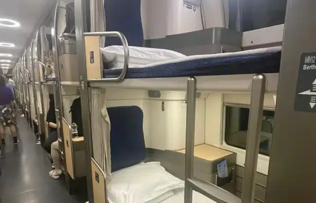 Chuyến tàu 2 tầng đi đêm, chạy 250km/giờ, du khách nhận xét: Như khách sạn di động- Ảnh 3.