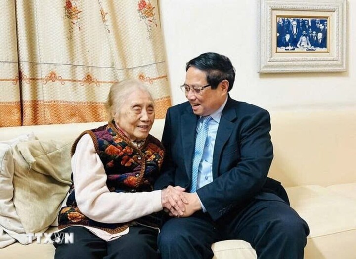 Bà Nguyễn Thị Bình: “Bông hồng khiêu vũ giữa bầy sói” và danh hiệu Anh hùng