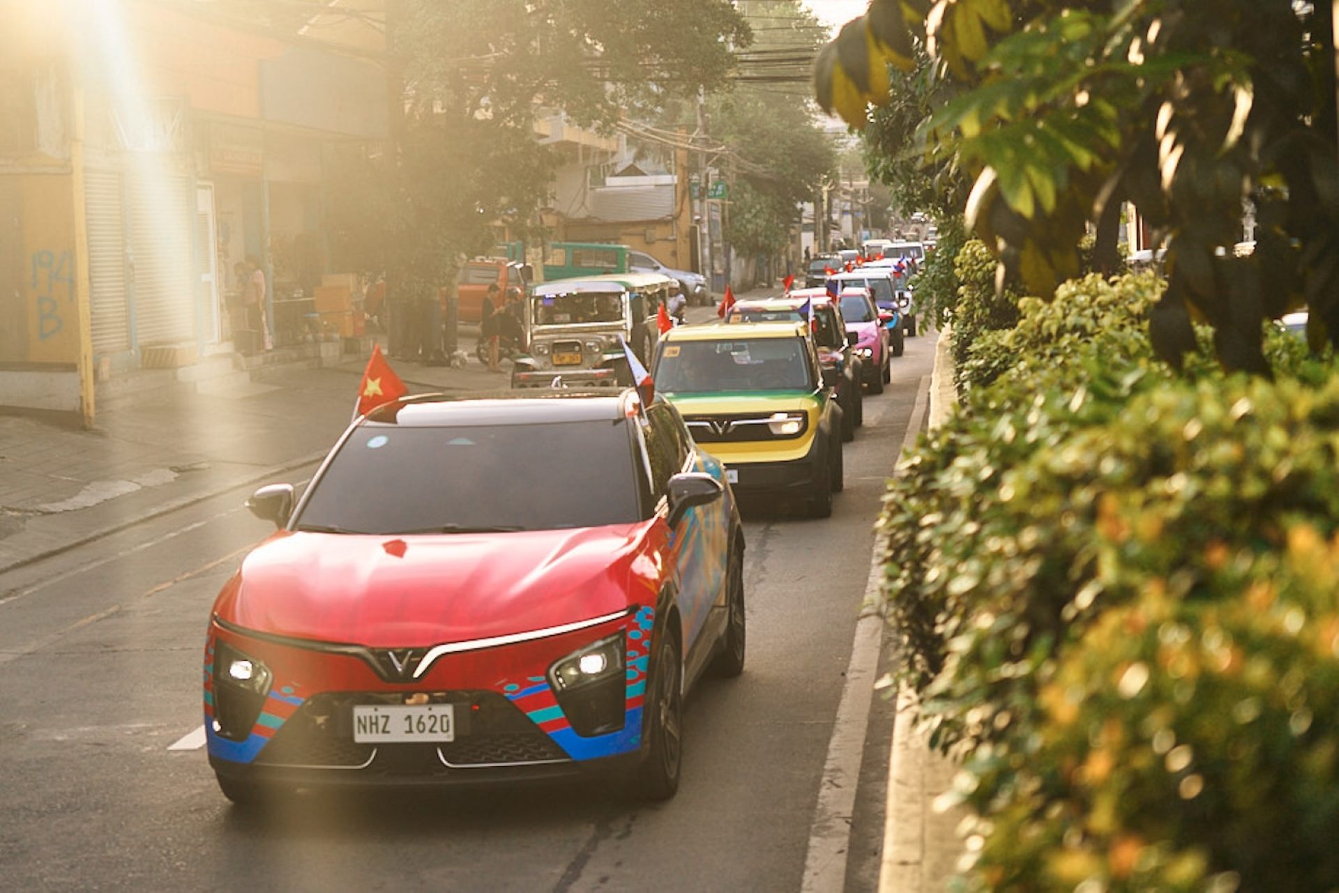 Dàn xe điện VinFast cực chất khuấy động đường phố Philippines- Ảnh 1.