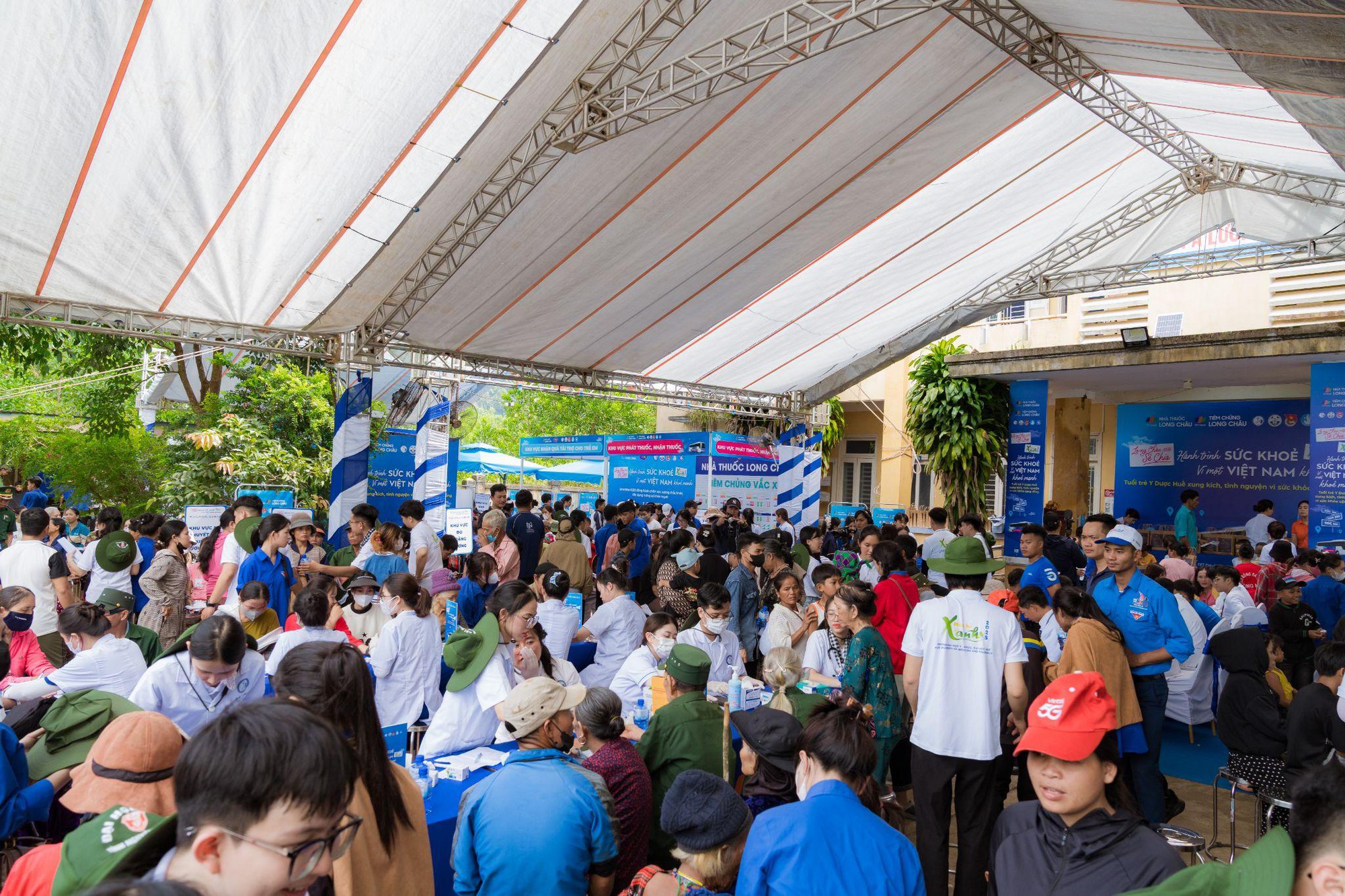 Long Châu cùng Trường Giang mang “Hành trình sẻ chia” đến với bà con vùng biên giới- Ảnh 1.