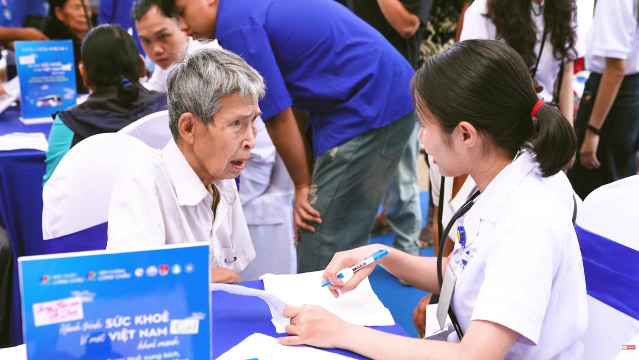 Long Châu cùng Trường Giang mang “Hành trình sẻ chia” đến với bà con vùng biên giới- Ảnh 2.