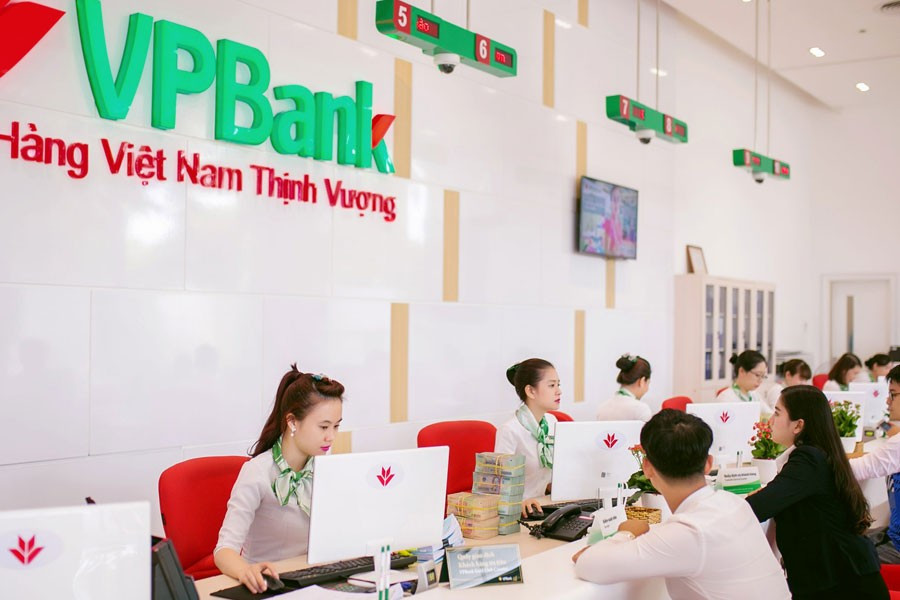 Thấy gì từ làn sóng cắt giảm nhân sự ngân hàng?- Ảnh 1.