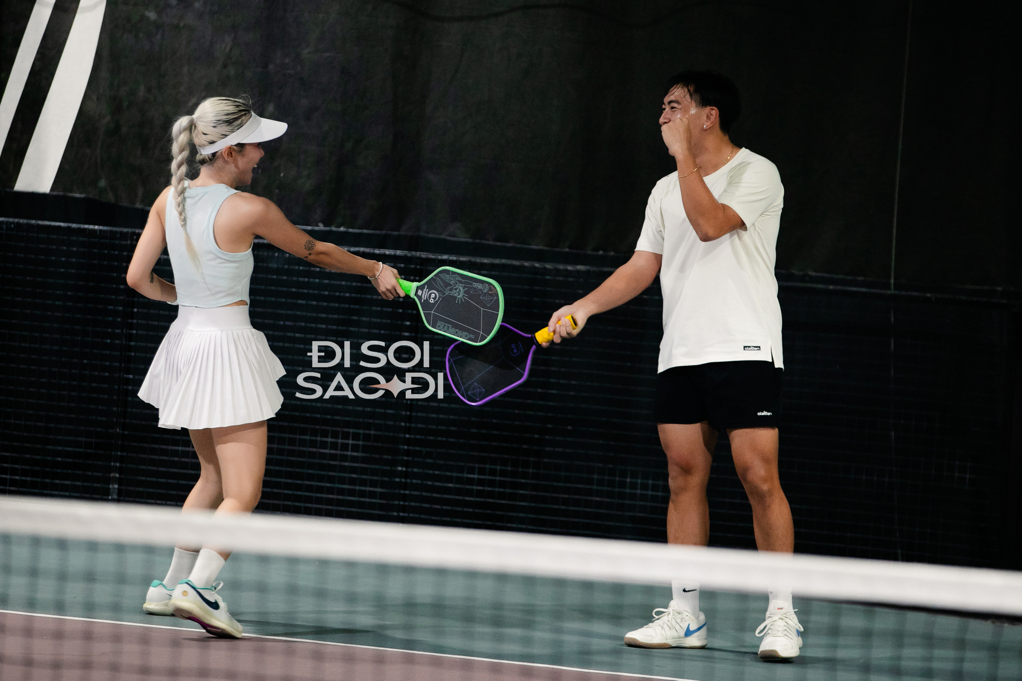 Em xinh Phương Ly khoe body nóng bỏng trên sân khấu, vào sân pickleball lại thành Em xinh Phương Ly khoe body nóng bỏng trên sân khấu, vào sân pickleball lại thành