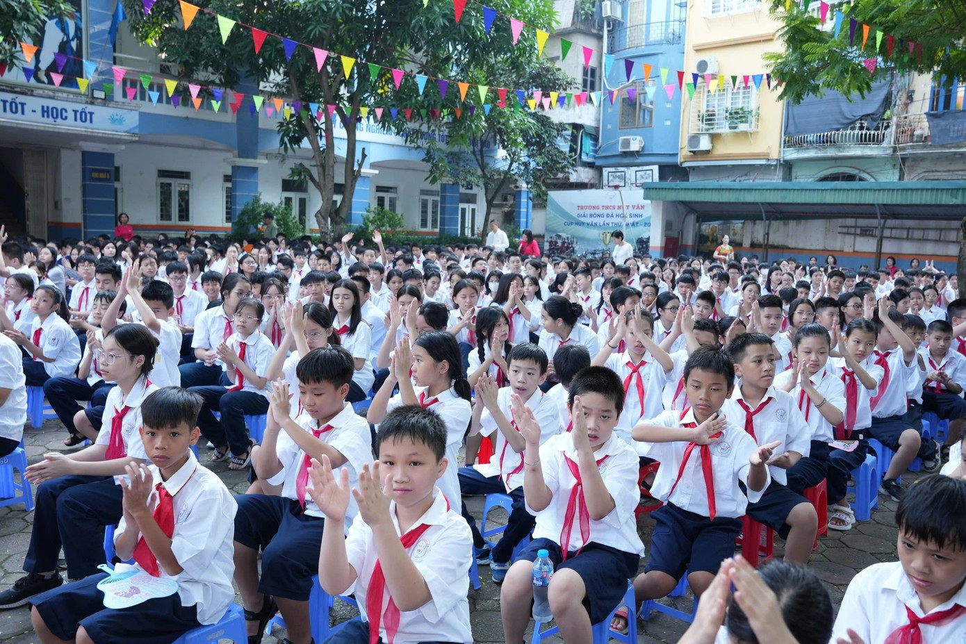 Bộ GD&ĐT yêu cầu chuẩn bị đường truyền kết nối lễ khai giảng trực tuyến đến tất cả trường học- Ảnh 1.
