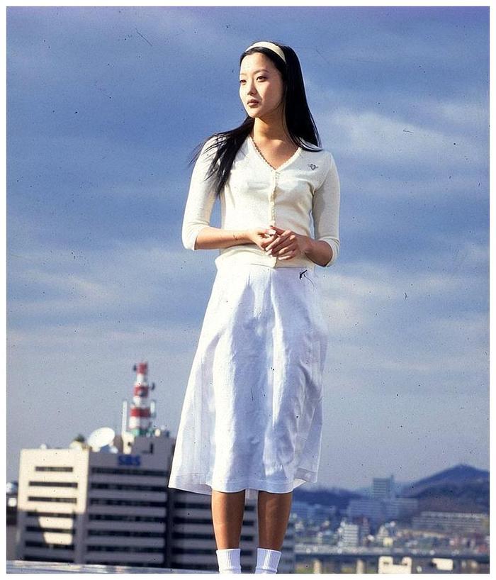 Netizen Hàn choáng trước băng đô của Kim Hee Sun, trông đơn giản mà có giá tận 22 triệu đồng- Ảnh 10.
