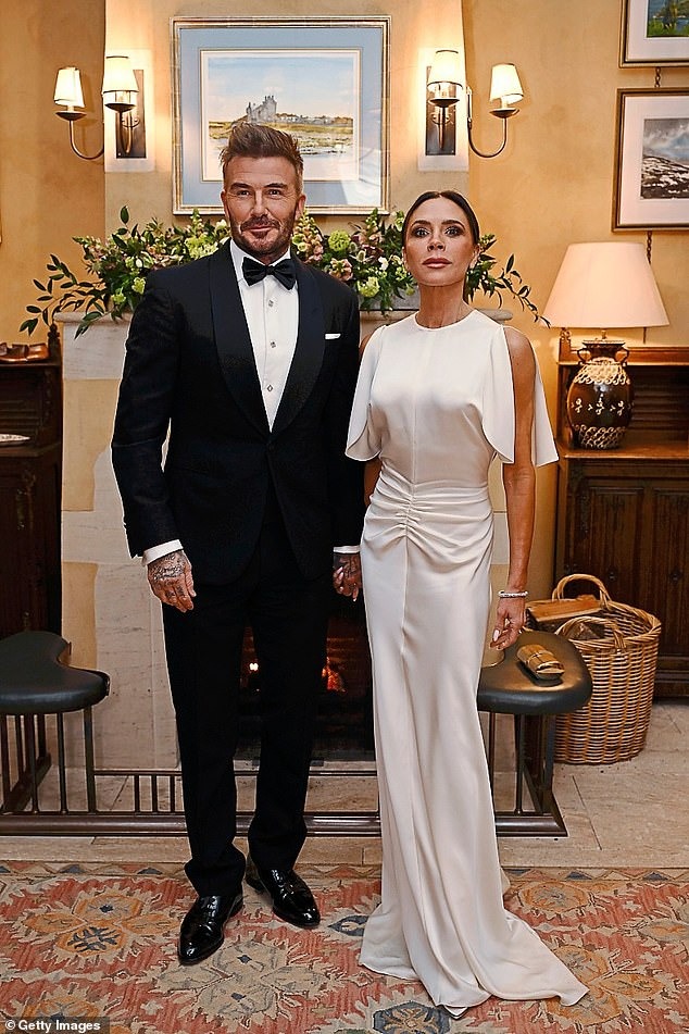 Công khai tin nhắn David Beckham gửi riêng cho gái lạ, lại 