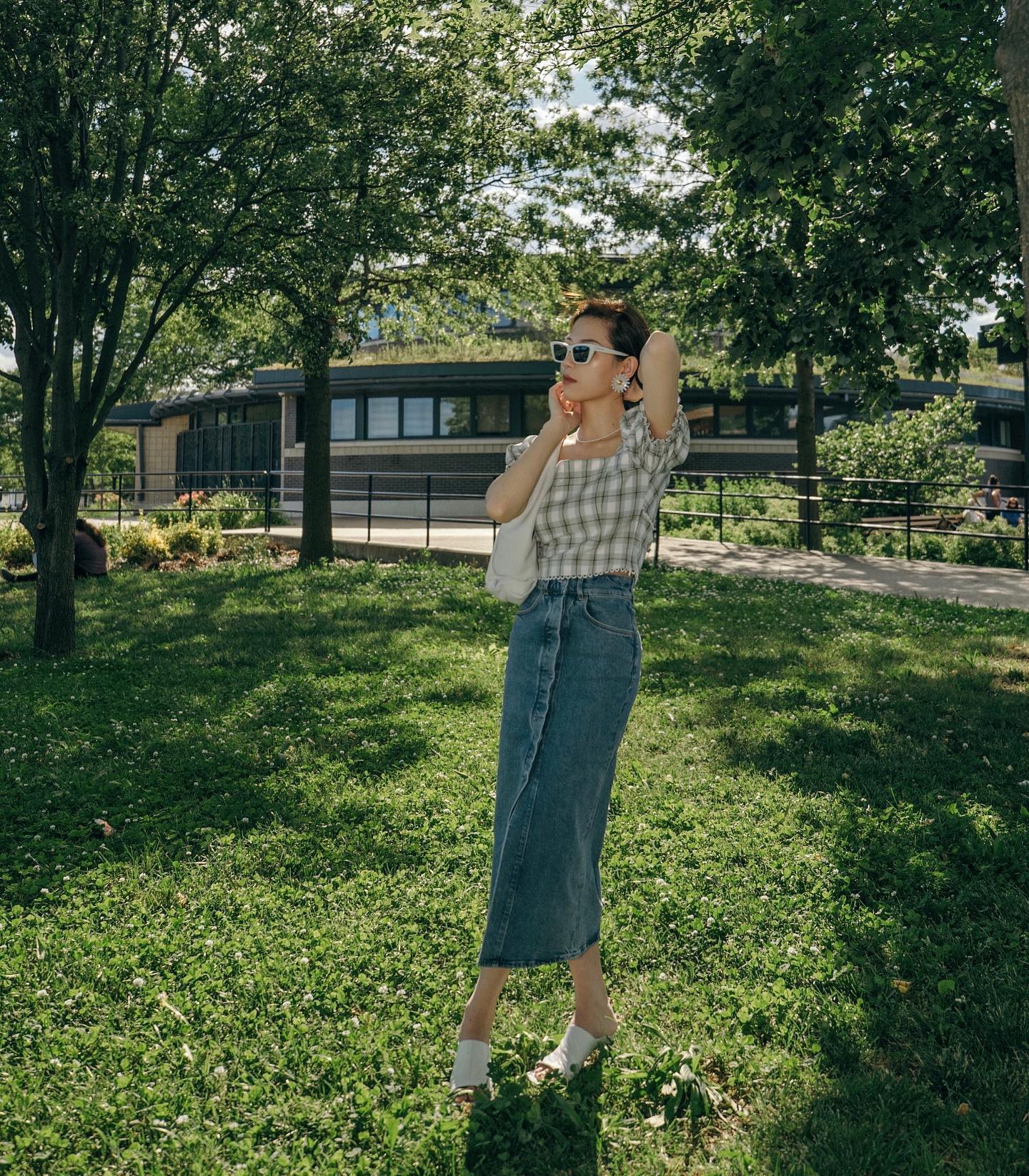 Thu tới là phải mặc trang phục denim: 10 cách phối đồ không chỉ hack tuổi xuất sắc mà còn cực sang- Ảnh 1.