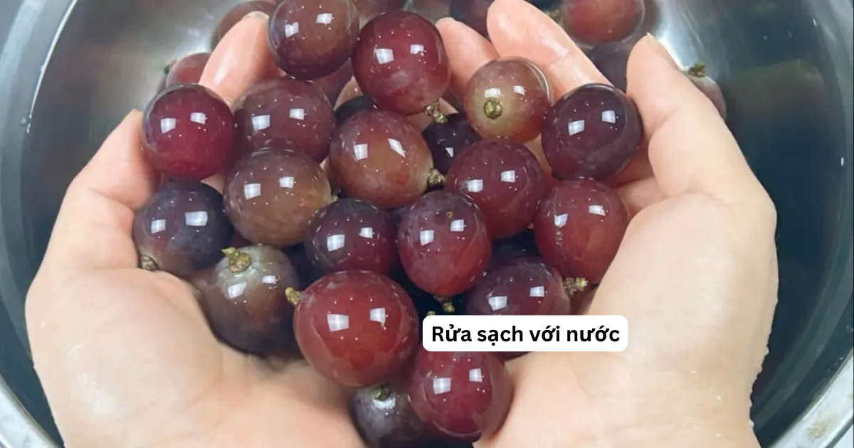 Cách rửa nho khiến trứng sâu trôi sạch, thuốc trừ sâu bay biến như chưa từng tồn tại- Ảnh 6.