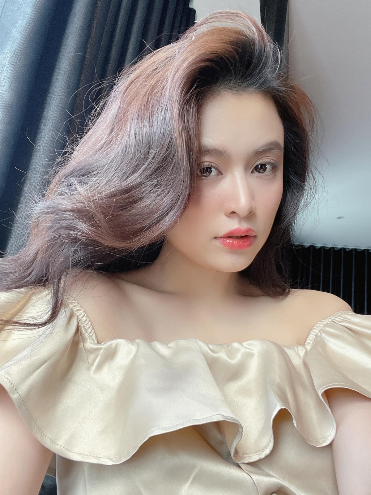 Hoàng Thuỳ Linh: 