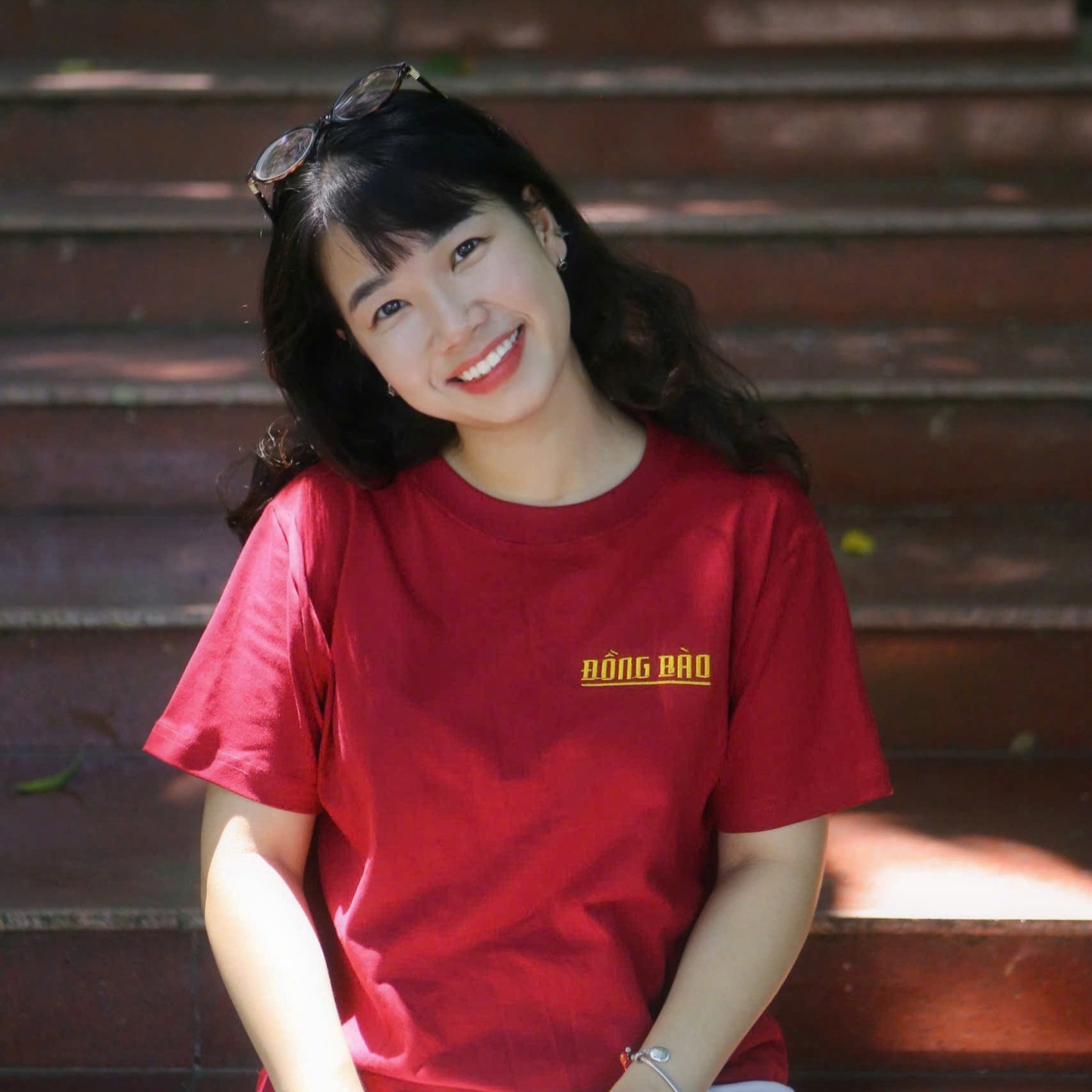Cờ Tổ quốc, áo in hình sao vàng... 