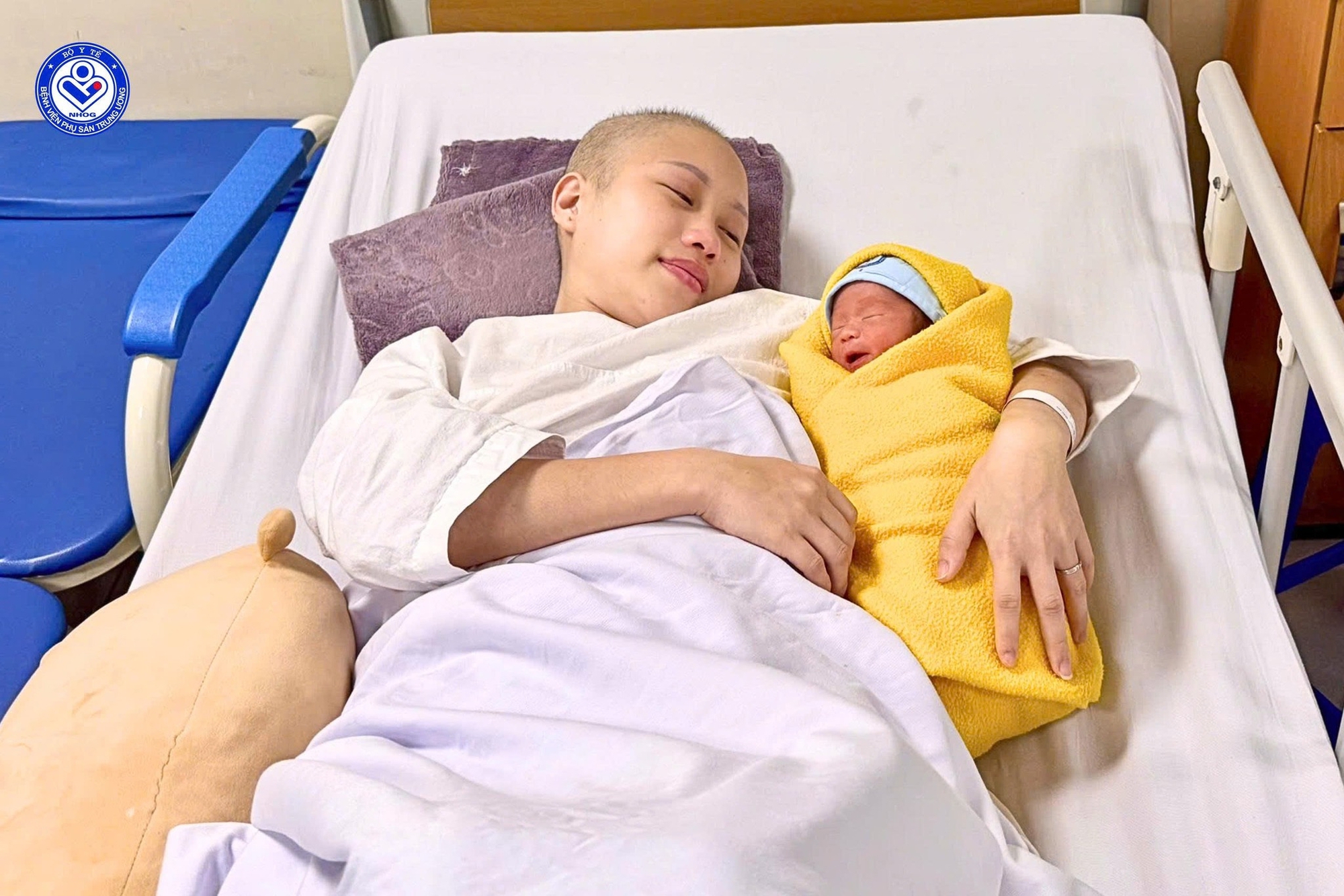 Kỳ tích: Bé trai 1,9 kg chào đời khỏe mạnh từ mẹ mắc ung thư cổ tử cung giai đoạn muộn- Ảnh 3.
