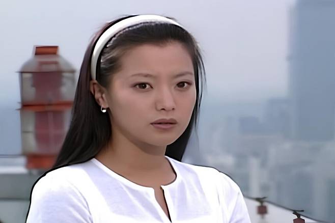 Netizen Hàn choáng trước băng đô của Kim Hee Sun, trông đơn giản mà có giá tận 22 triệu đồng- Ảnh 9.