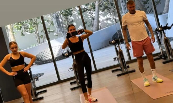 Sốc visual với con gái út nhà Beckham: Từ cô bé mũm mĩm đến chiến dịch giảm cân 1 tay Victoria 
