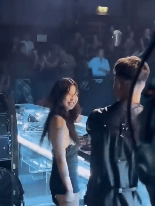 Có ai cuốn hơn Jennie (BLACKPINK): Đi quẩy mà vẫn 